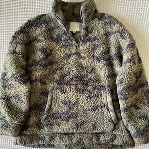 American Eagle Outfitters Camo Fleece Pullover
Size Small